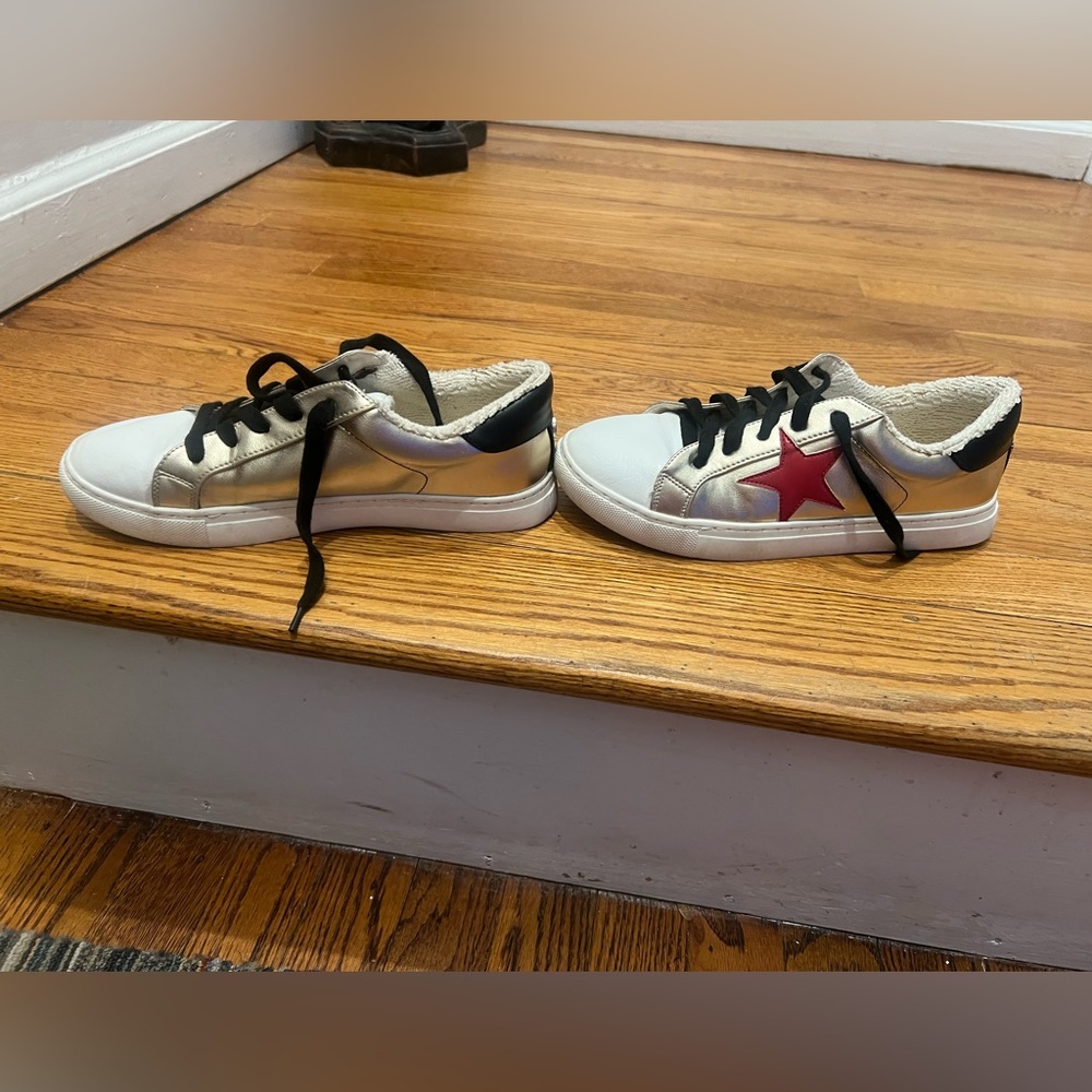 Kids' Steve Madden Rezume White and Gold Sneakers with Red Star